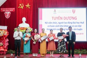 Tuyên dương phụ nữ Đại học Huế có con đạt thành tích cao trong học tập
