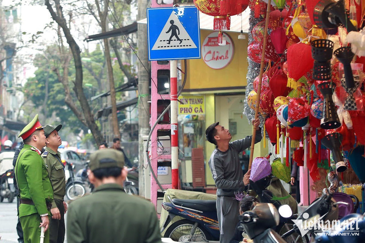 'Vũ khí' mới của ông Trần Sỹ Thanh trong dẹp loạn vỉa hè