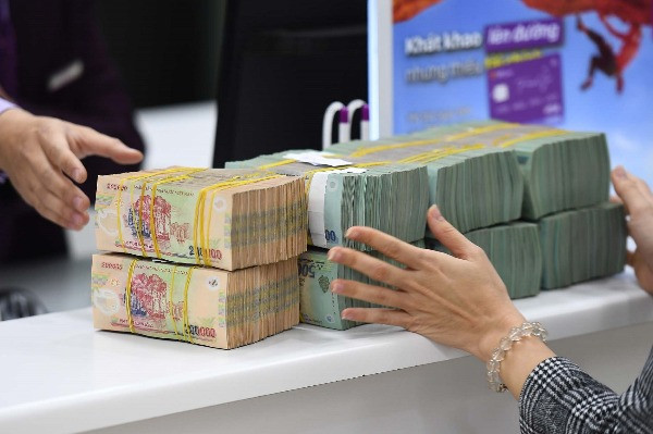 Lãi suất ngày 7/4: 3 “ông lớn” ngân hàng tiếp tục hạ lãi suất ở nhiều kỳ hạn