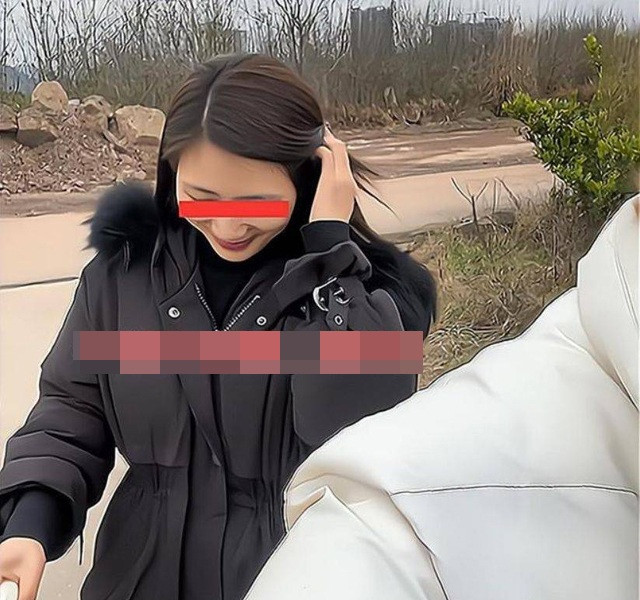 Ba bà mối đều giới thiệu cùng một cô gái, người đàn ông quyết định táo bạo