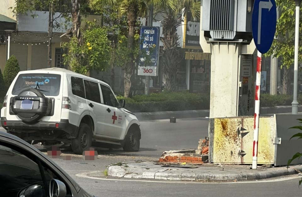 Ô tô biển xanh mất lái tự lao vào trụ điện, tài xế tử vong ở Hạ Long