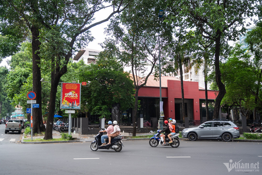 Đằng sau những mặt bằng tiền tỷ dán đầy biển cho thuê