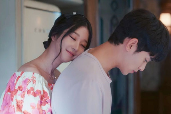 Tôi phát hiện chồng ngoại tình và có cách giải quyết 'ngược đời'