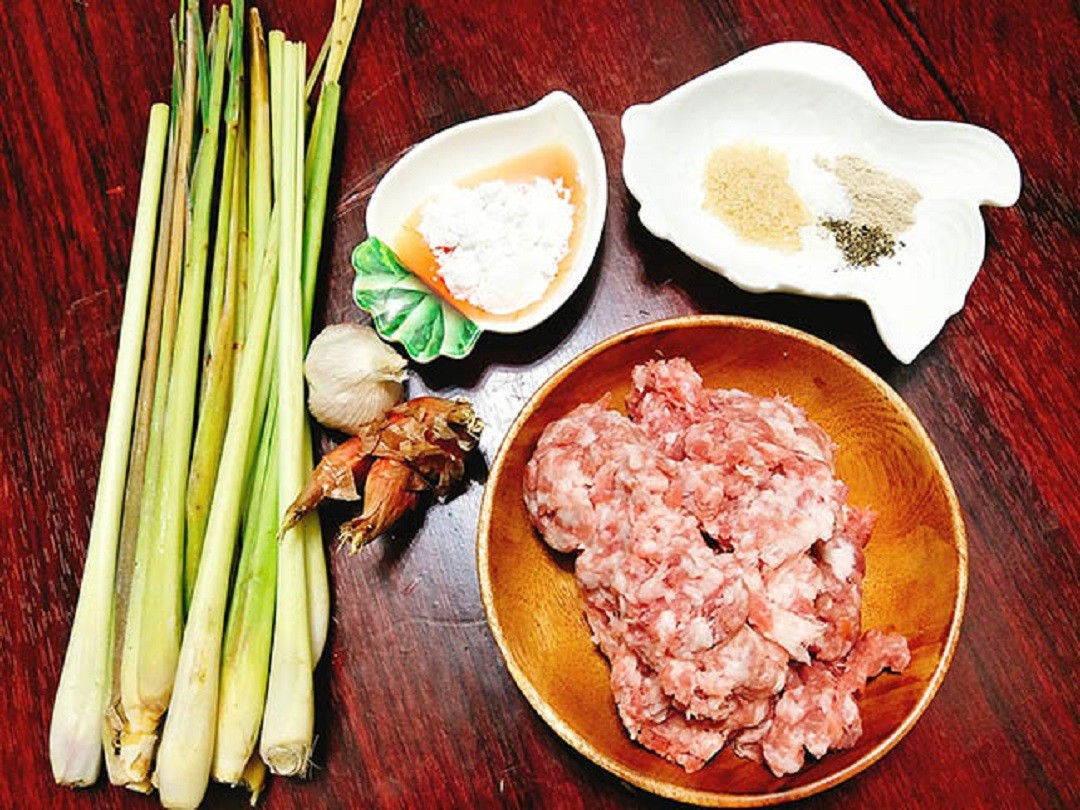 Tối nay ăn gì: Bật mí cách làm thịt lợn bọc sả chiên ngon độc lạ