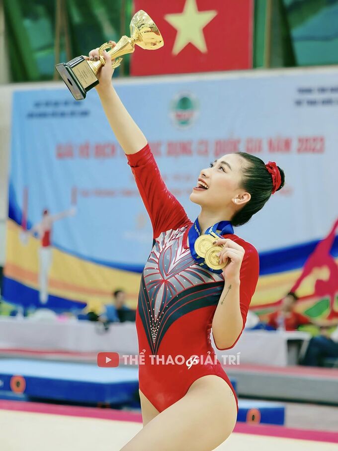 Cuộc sống thượng lưu, body chuẩn từng “xen ti mét” của nữ VĐV vừa tuyên bố giải nghệ ở tuổi 20