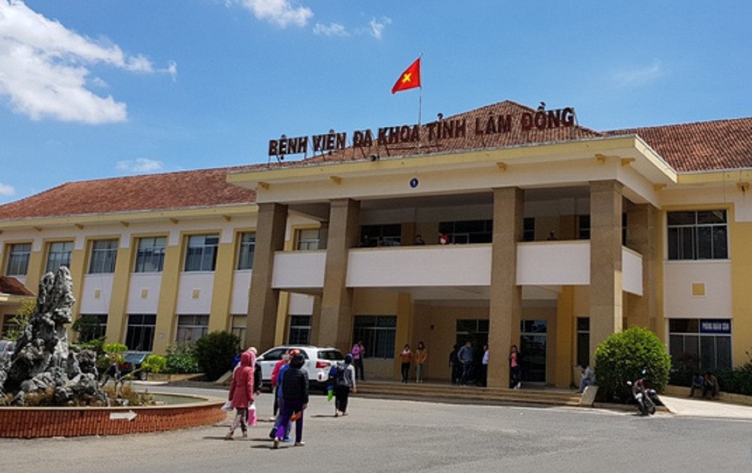 Mổ nhầm bệnh nhân ở Bệnh viện Đa khoa Lâm Đồng: Bộ Y tế yêu cầu xác minh, xử lý