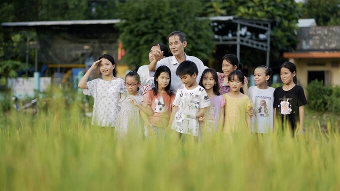 Người đàn ông 15 năm âm thầm nuôi dưỡng hơn 200 em nhỏ