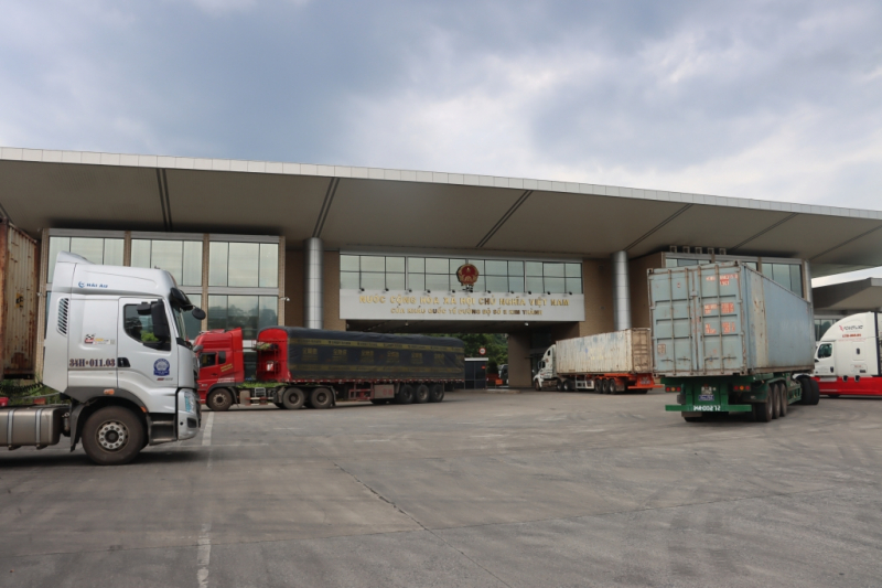 Kim ngạch xuất nhập khẩu qua các cửa khẩu Lào Cai đạt 950,5 triệu USD