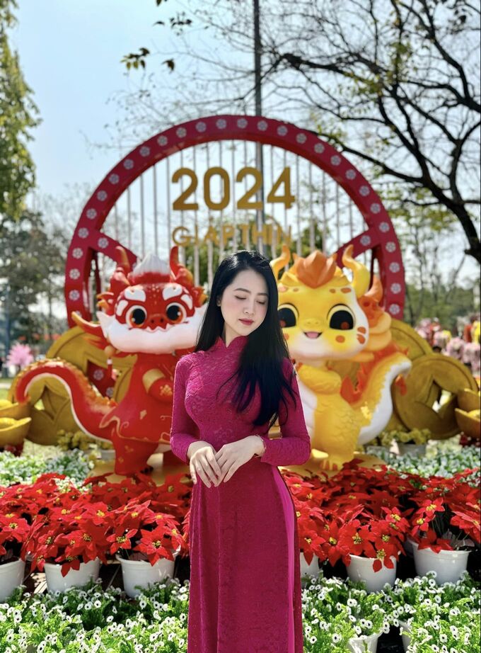 Duyên dáng với chiếc áo dài đón Xuân Giáp Thìn năm 2024